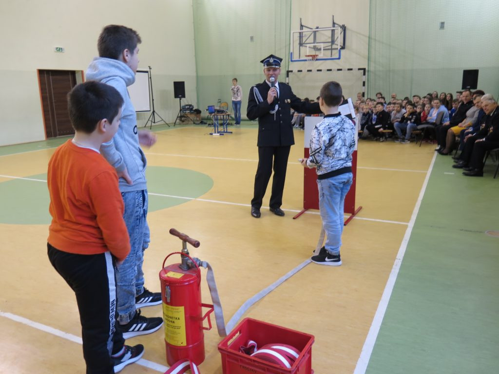 Spotkanie w SP w Domaszewnicy ze strażakami