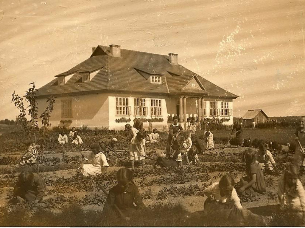 Historia Szkoły Podstawowej w Turowie