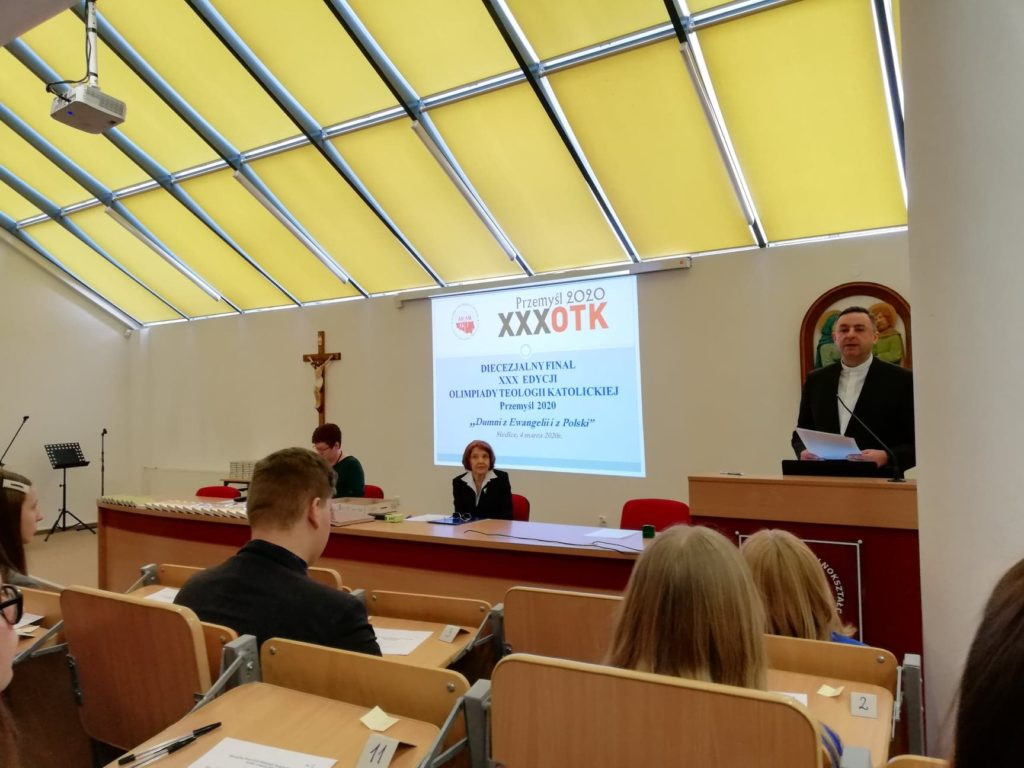 Uczniowie LO w Komarówce na olimpiadzie teologicznej