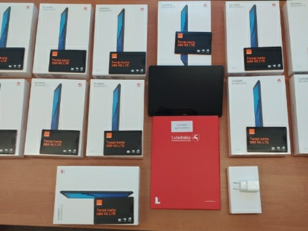 Laptopy i tablety dla uczniów z gmin Kąkolewnica i Wohyń