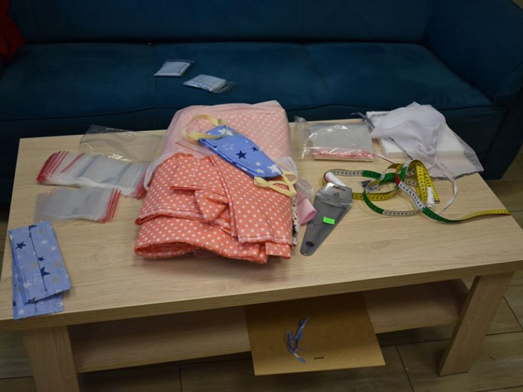 Szycie i rozdawanie maseczek w gminie Wohyń