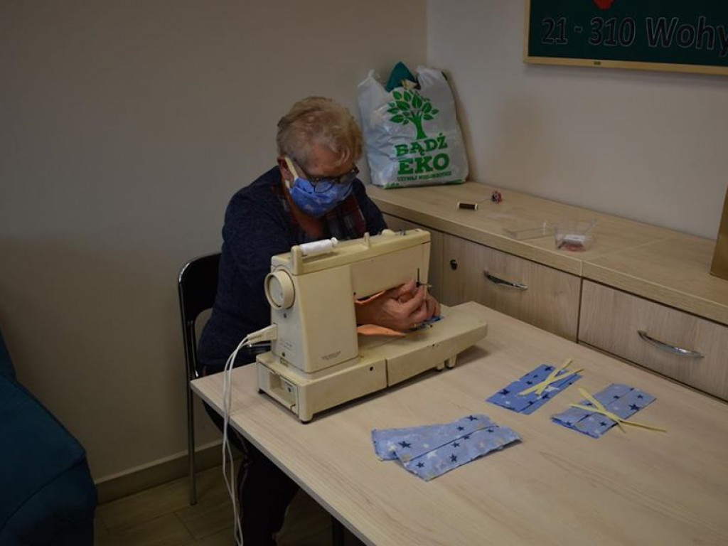 Szycie i rozdawanie maseczek w gminie Wohyń