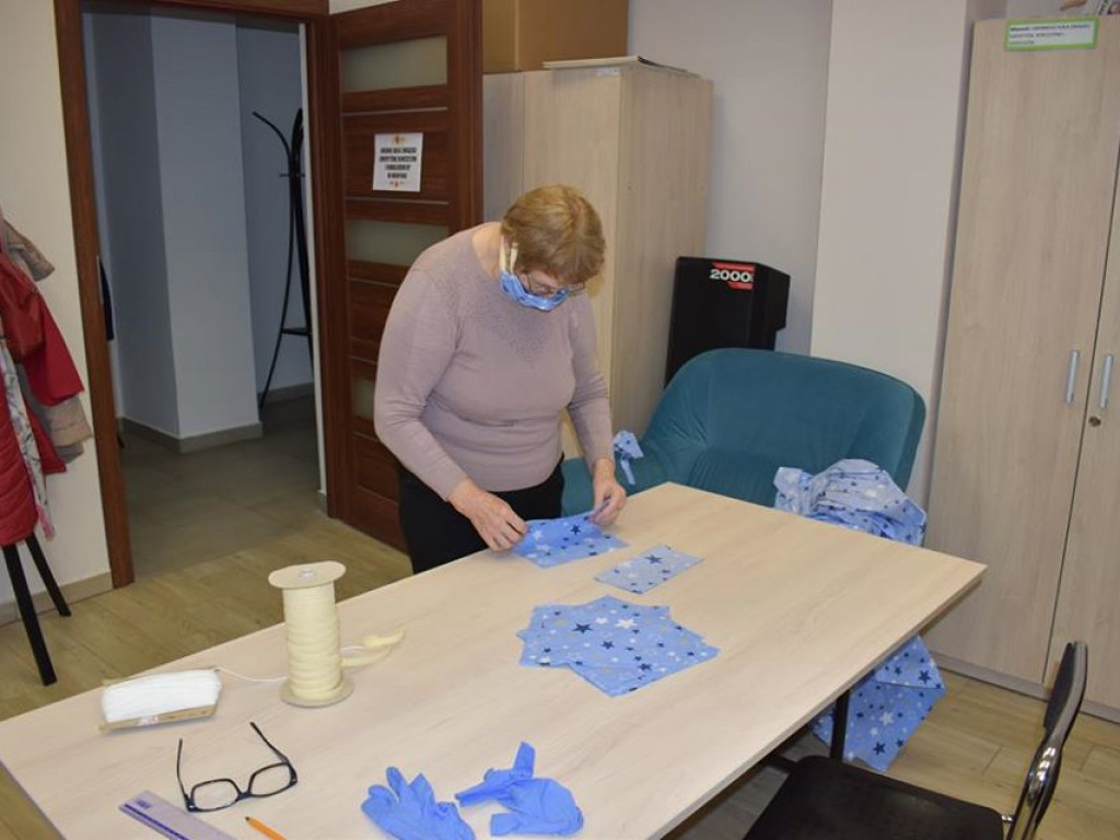 Szycie i rozdawanie maseczek w gminie Wohyń