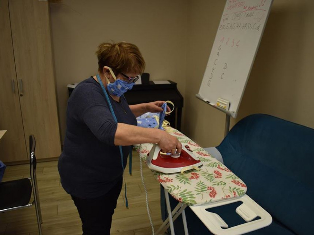 Szycie i rozdawanie maseczek w gminie Wohyń