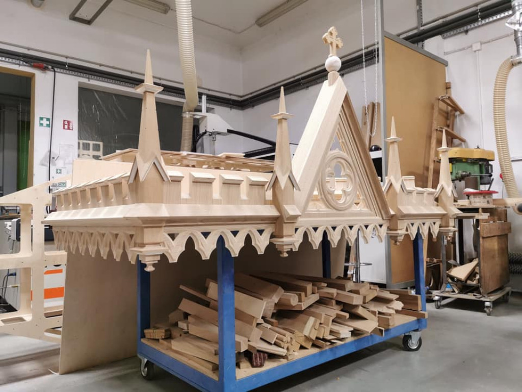 Nowy konfesjonał w kościele w Komarówce