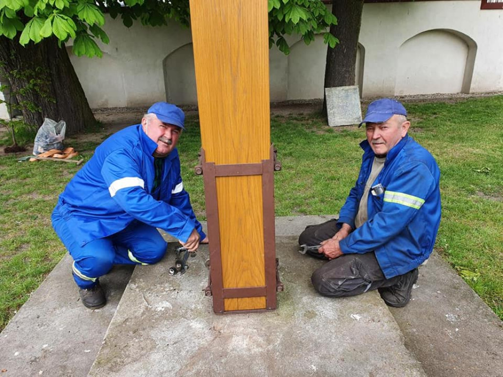 Nowy krzyż misyjny na placu kościelnym