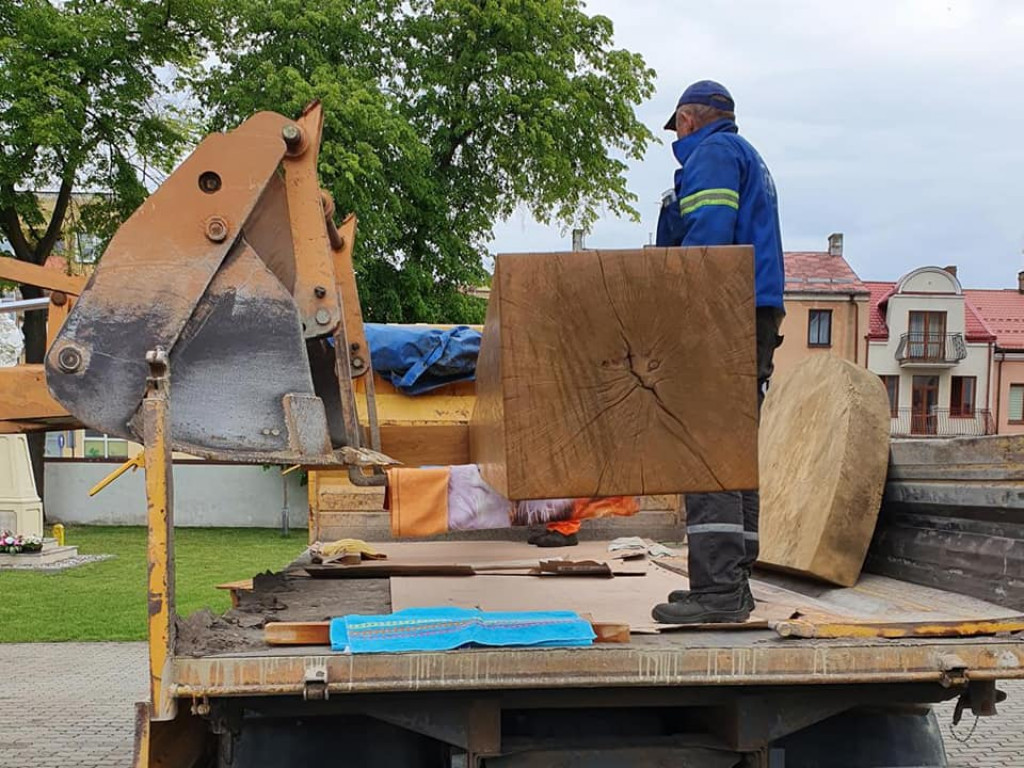 Nowy krzyż misyjny na placu kościelnym