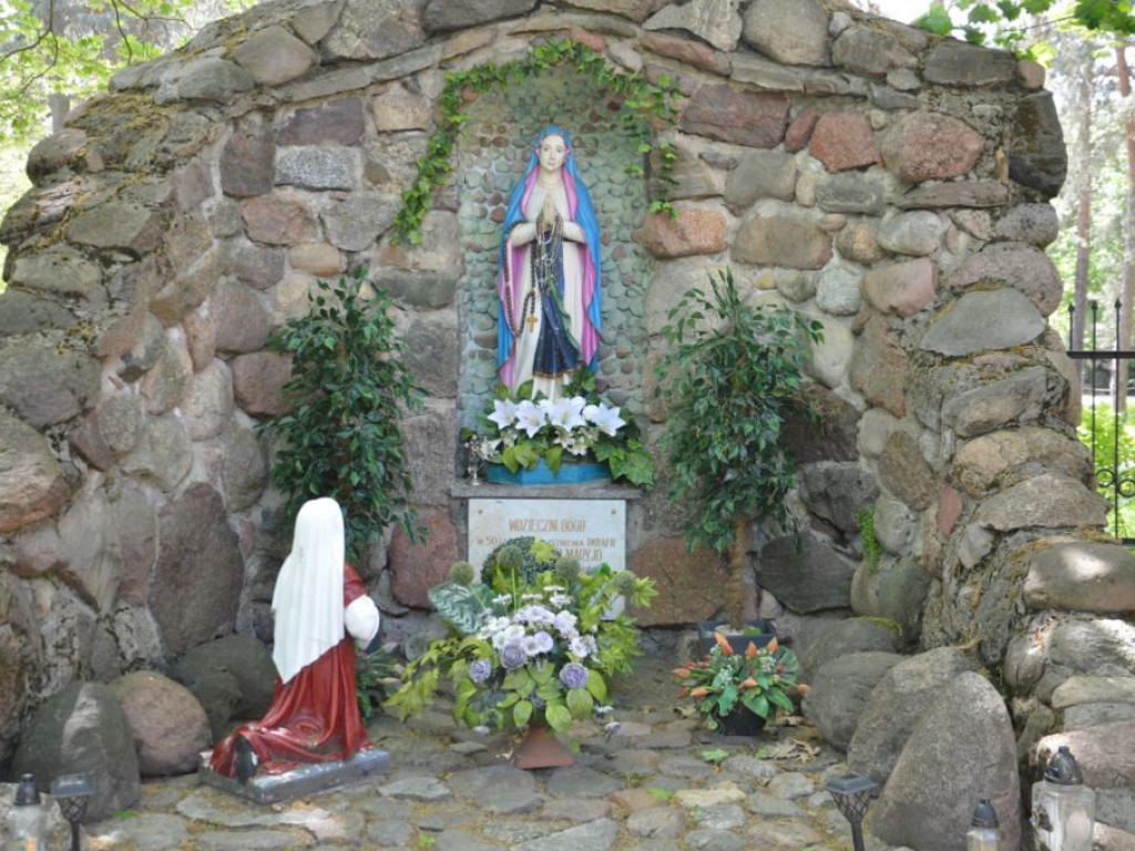 Parafia NMP Wspomożycielki Wiernych w Borkach