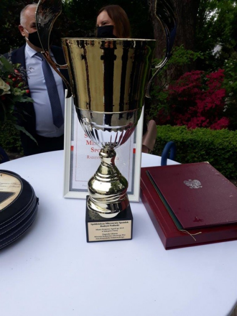 Spomlek mistrzem AgroLigi. Nagrodę wręczył prezydent