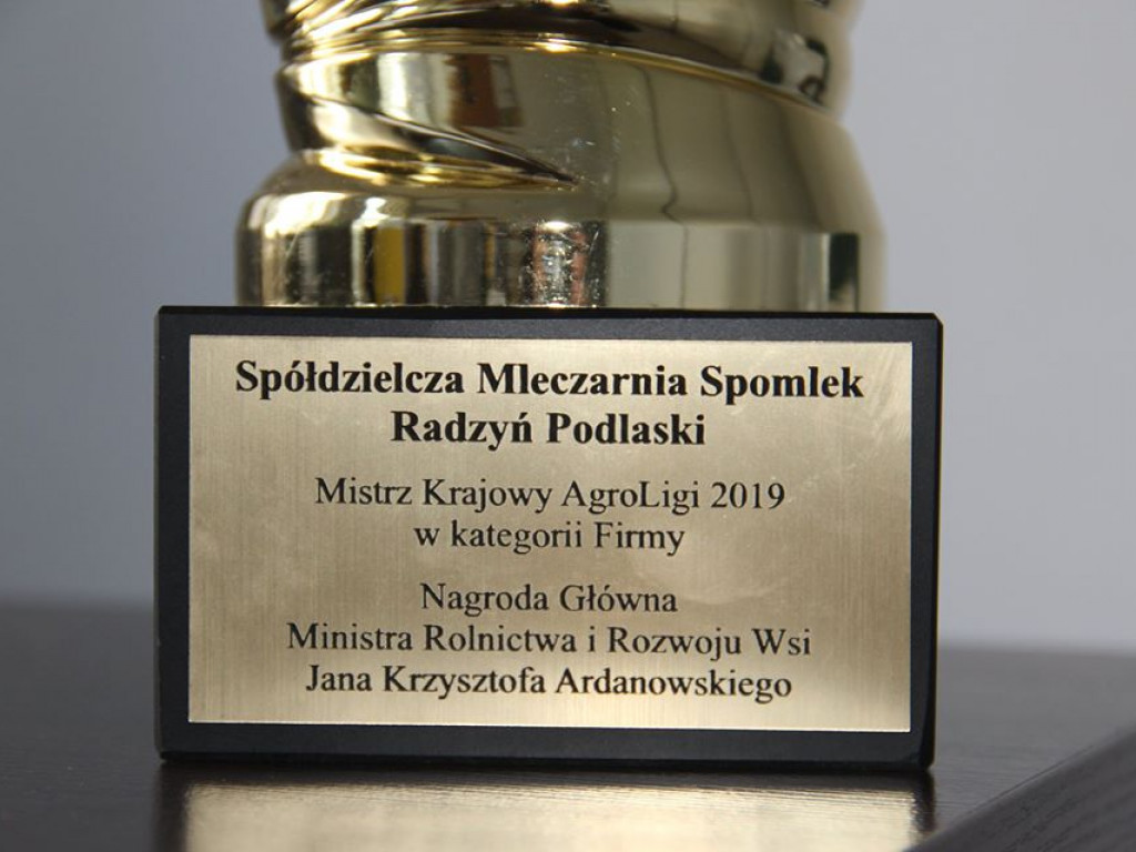 Spomlek mistrzem AgroLigi. Nagrodę wręczył prezydent