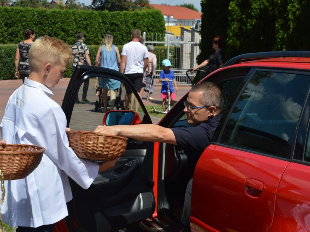 Poświęcenie pojazdów i podróżujących w parafii MBNP