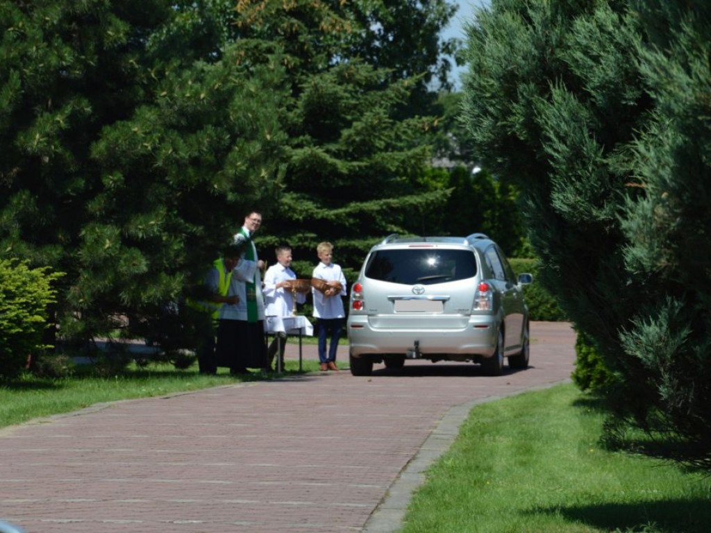 Poświęcenie pojazdów i podróżujących w parafii MBNP
