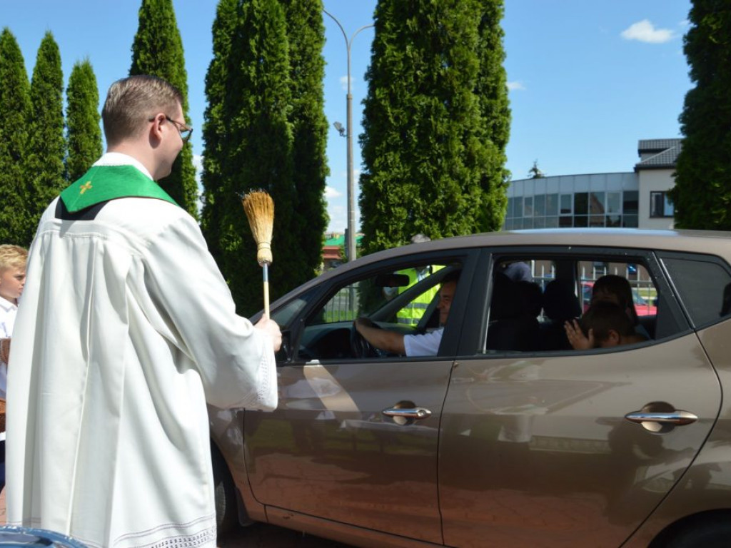 Poświęcenie pojazdów i podróżujących w parafii MBNP