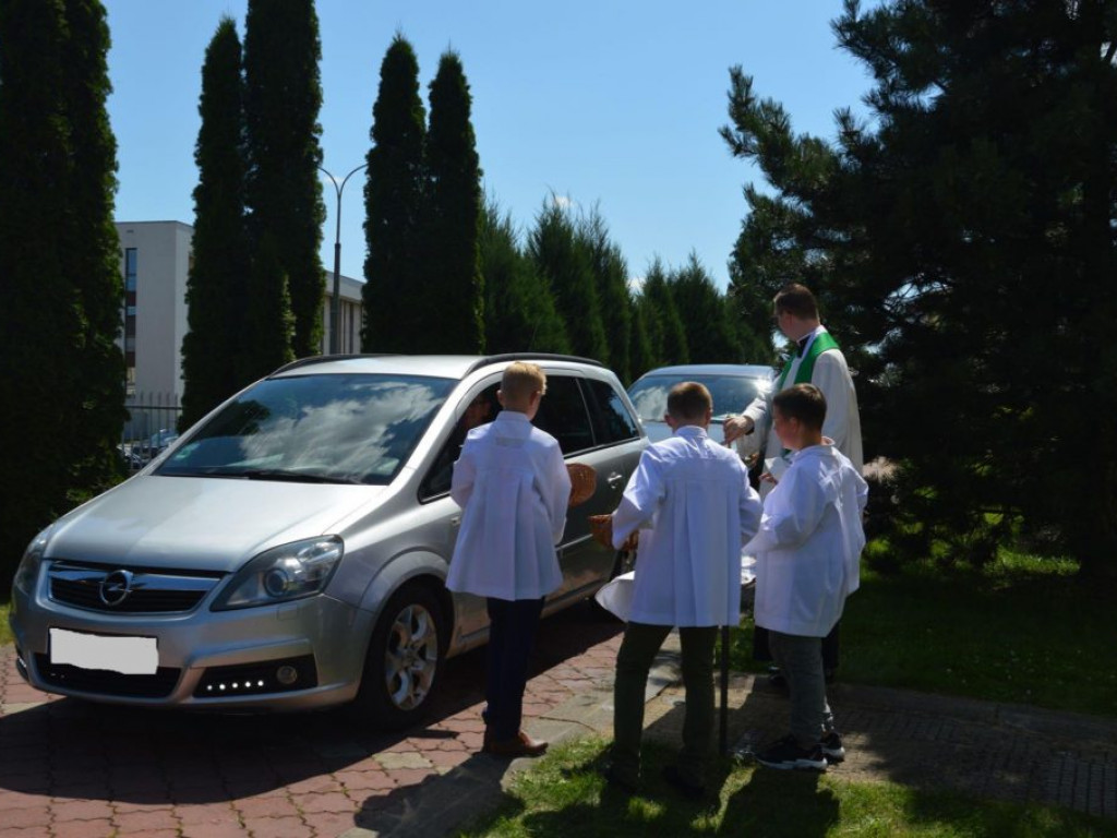 Poświęcenie pojazdów i podróżujących w parafii MBNP