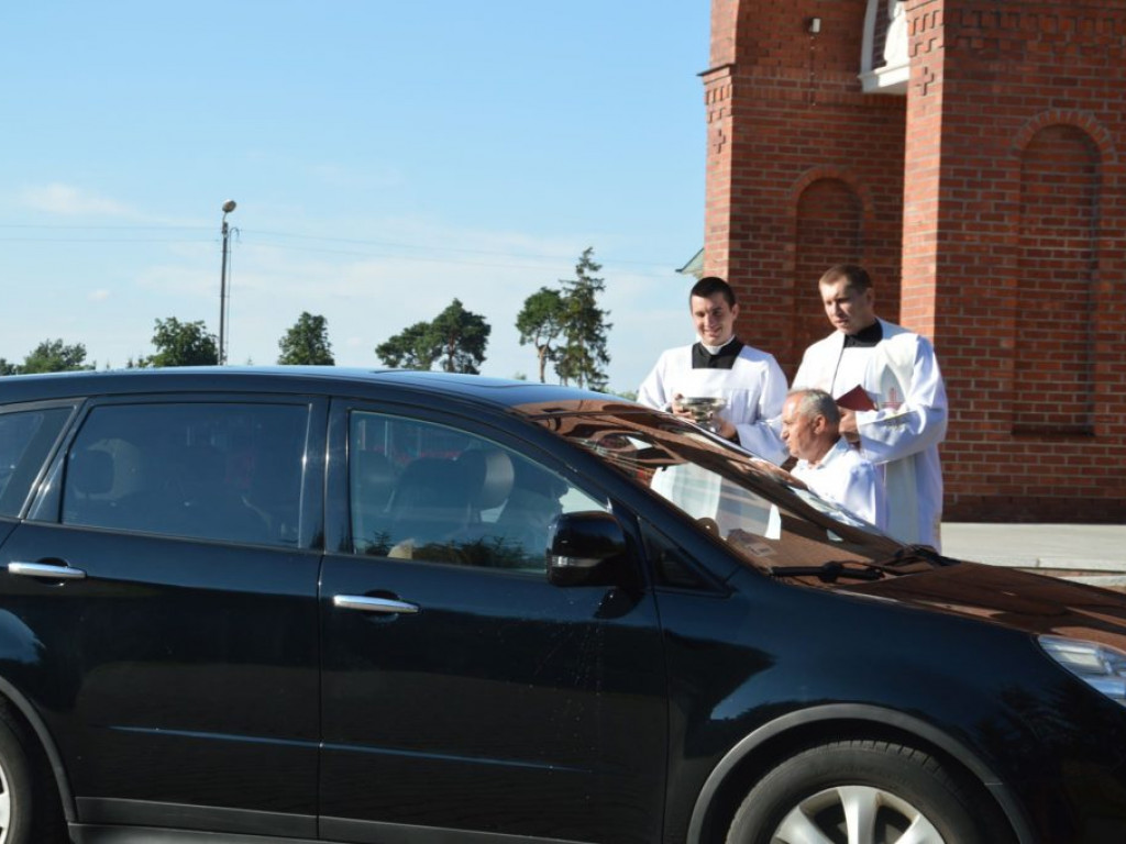 Święcenie pojazdów w parafii św. Anny
