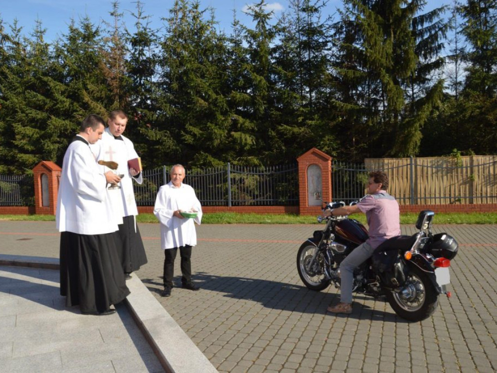 Święcenie pojazdów w parafii św. Anny