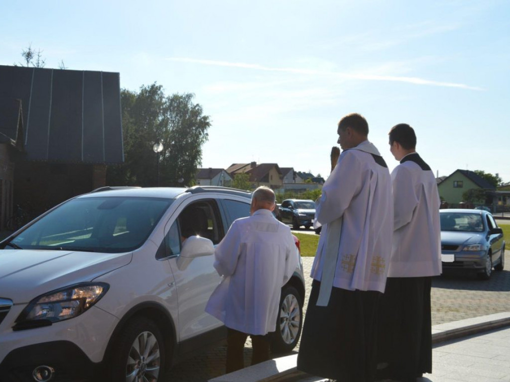 Święcenie pojazdów w parafii św. Anny
