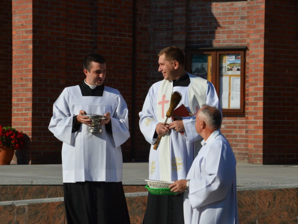 Święcenie pojazdów w parafii św. Anny