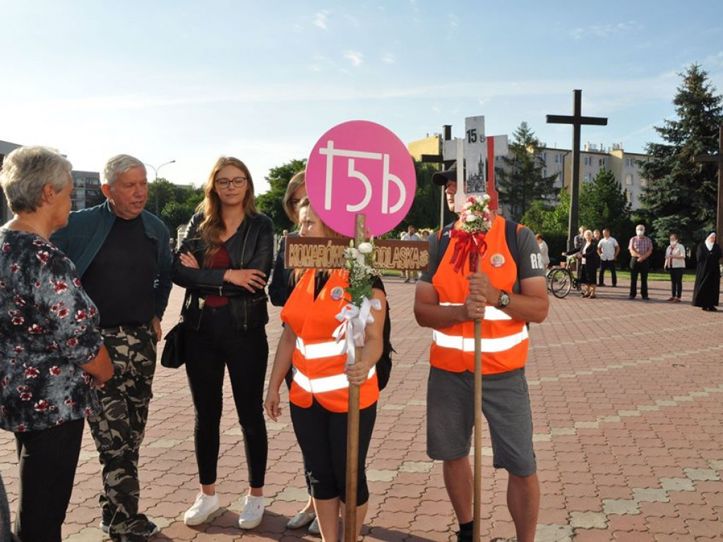 Początek sztafetowej pielgrzymki na Jasną Górę