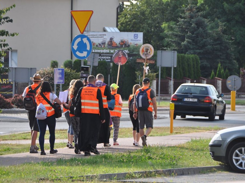 Początek sztafetowej pielgrzymki na Jasną Górę