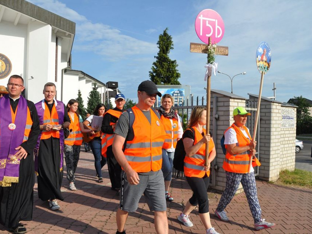 Początek sztafetowej pielgrzymki na Jasną Górę