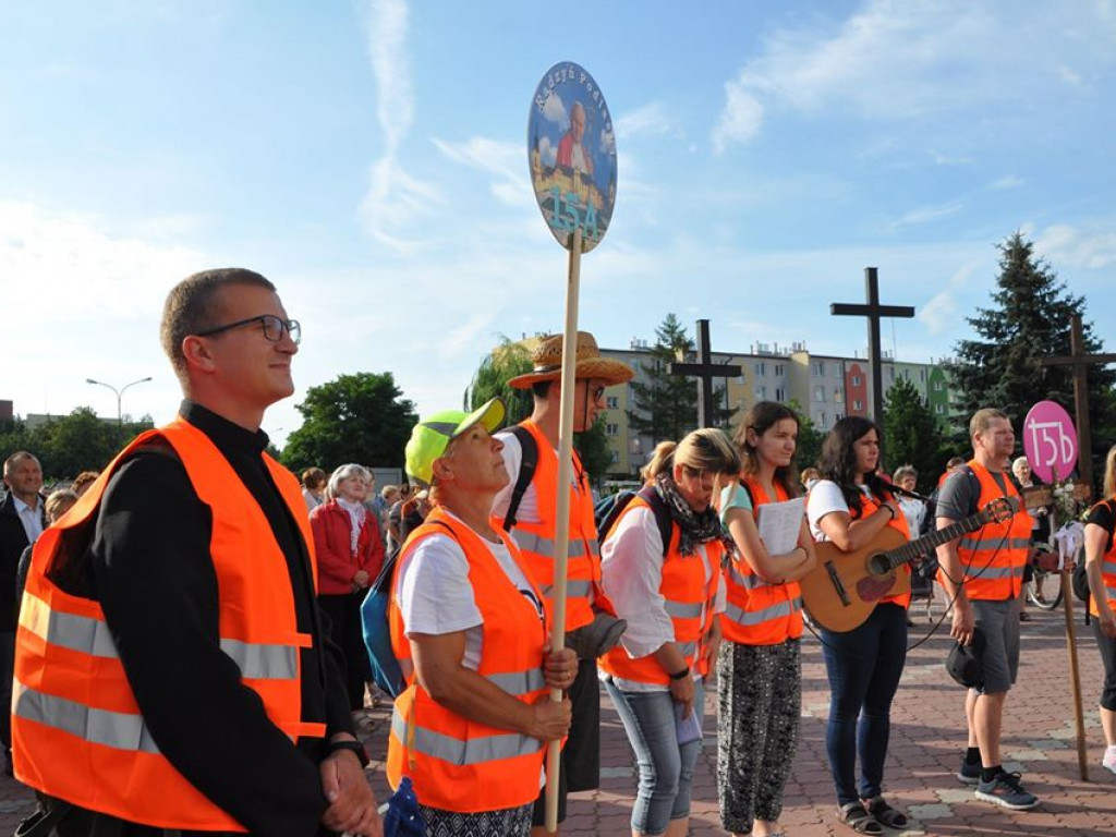 Początek sztafetowej pielgrzymki na Jasną Górę