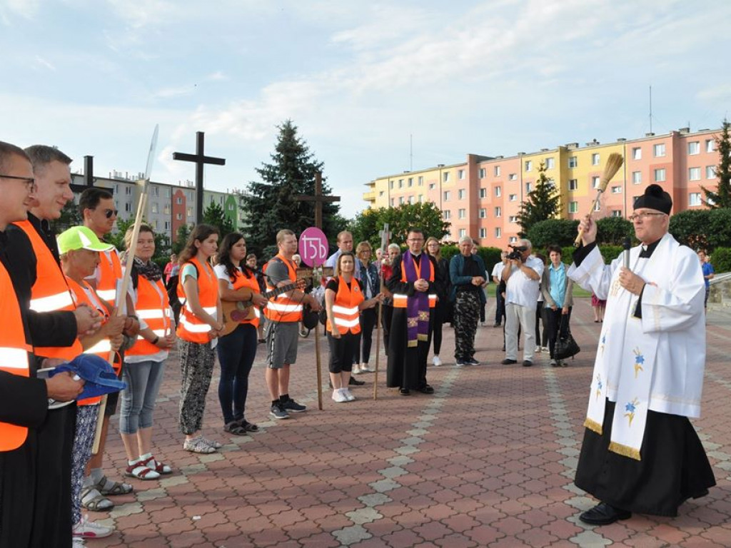 Początek sztafetowej pielgrzymki na Jasną Górę