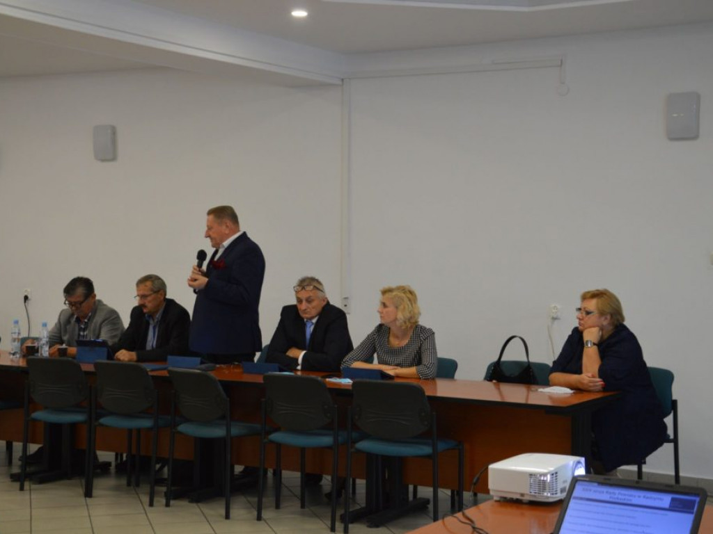 Sesja Rady Powiatu: sprawozdania dyrektorów szkół