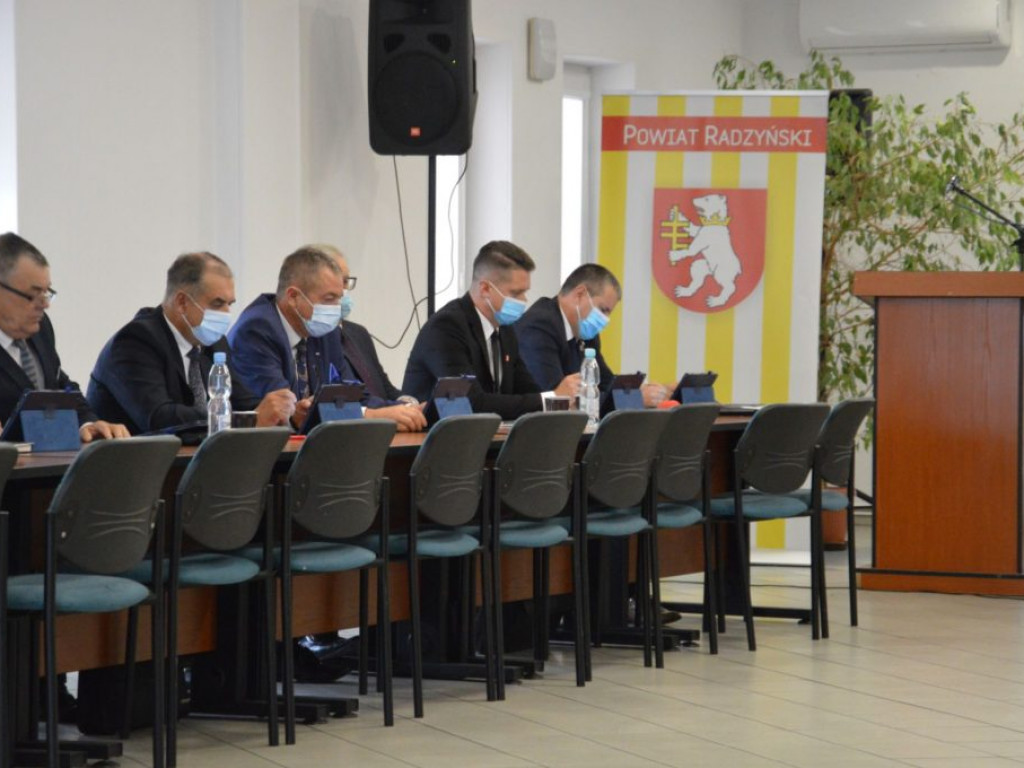 Sesja Rady Powiatu: sprawozdania dyrektorów szkół