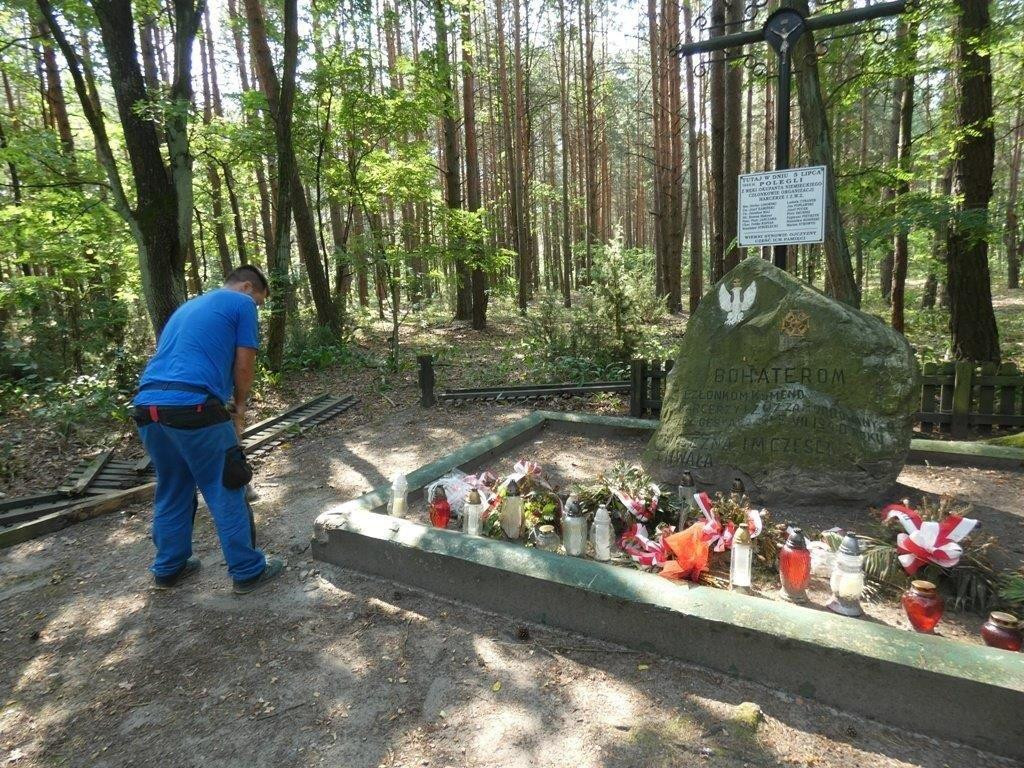 Odnowienie miejsca pamięci i czuwanie modlitewno-patriotyczne