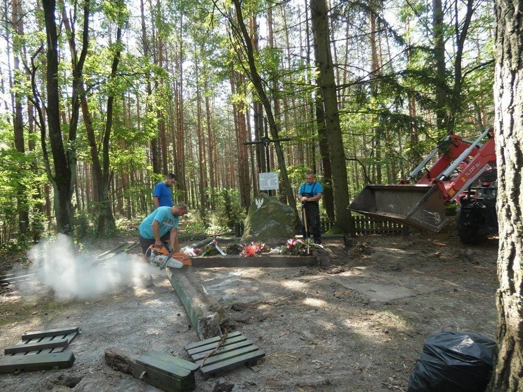 Odnowienie miejsca pamięci i czuwanie modlitewno-patriotyczne