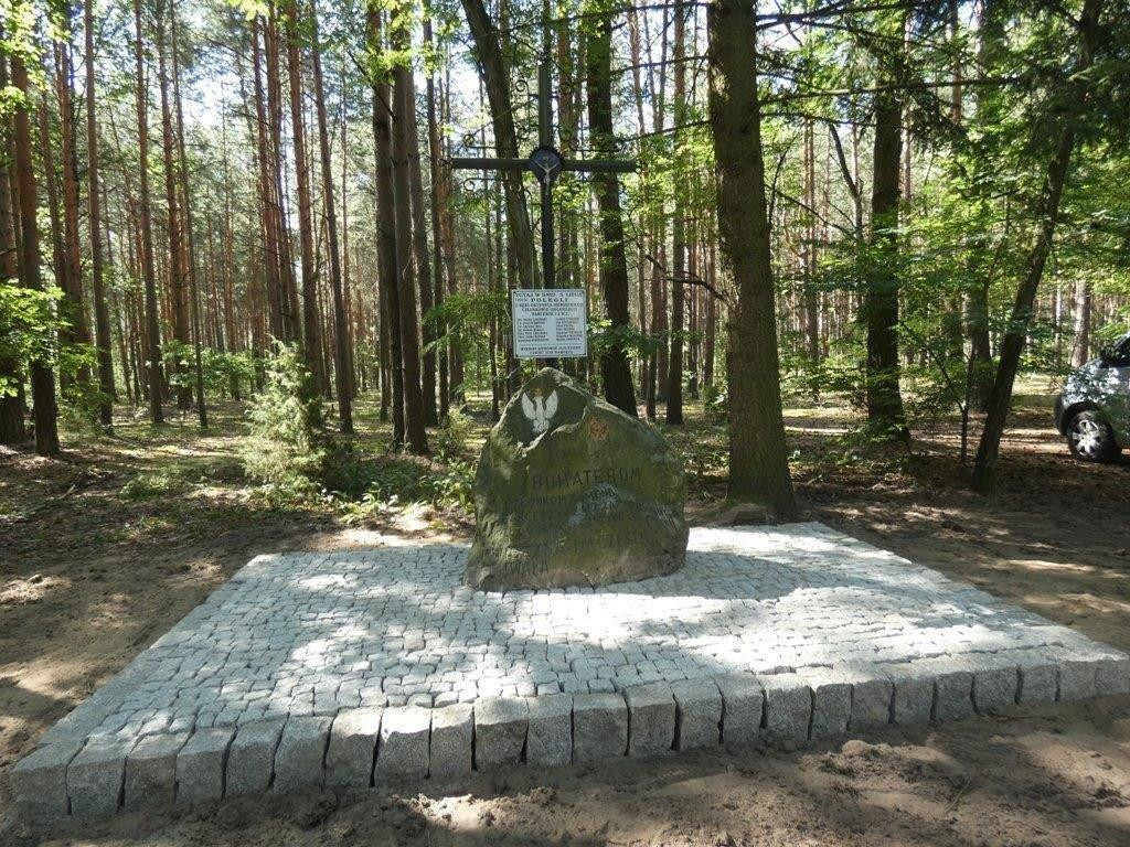Odnowienie miejsca pamięci i czuwanie modlitewno-patriotyczne