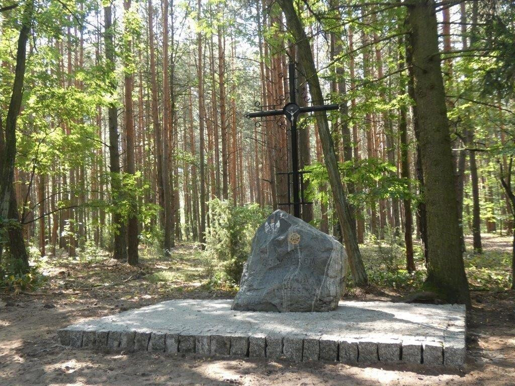 Odnowienie miejsca pamięci i czuwanie modlitewno-patriotyczne