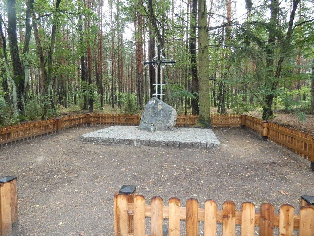 Odnowienie miejsca pamięci i czuwanie modlitewno-patriotyczne