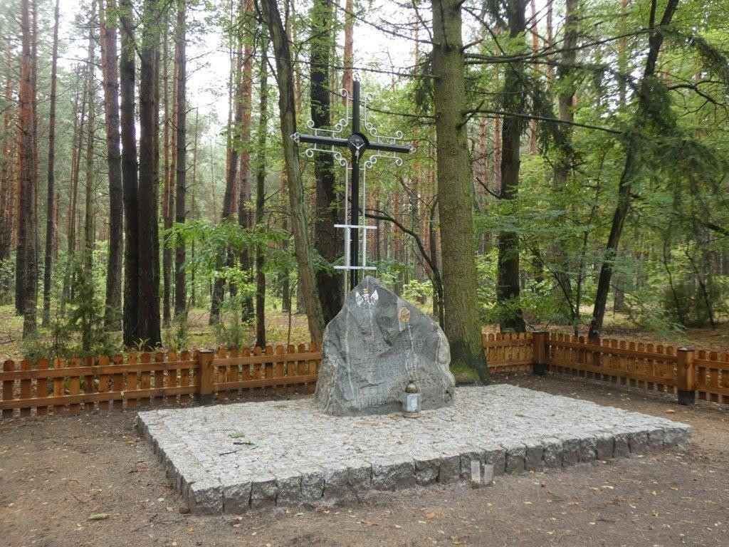 Odnowienie miejsca pamięci i czuwanie modlitewno-patriotyczne