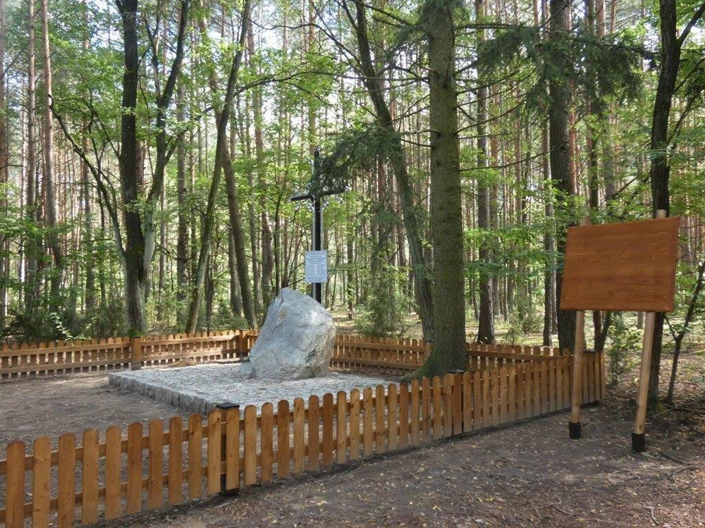 Odnowienie miejsca pamięci i czuwanie modlitewno-patriotyczne