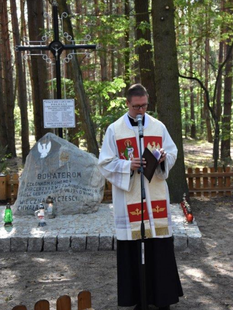 Odnowienie miejsca pamięci i czuwanie modlitewno-patriotyczne