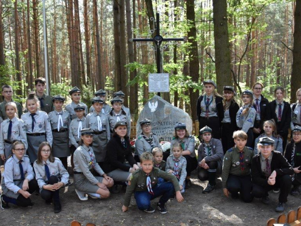 Odnowienie miejsca pamięci i czuwanie modlitewno-patriotyczne