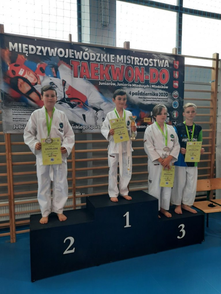 Radzyńscy zawodnicy taekwon-do na zawodach w Firleju