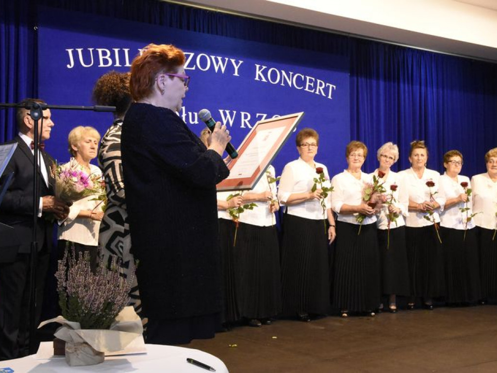 XIII Gminny Konkurs na Autentyczną Pieśń Ludową w Kąkolewnicy i odznaczenie 