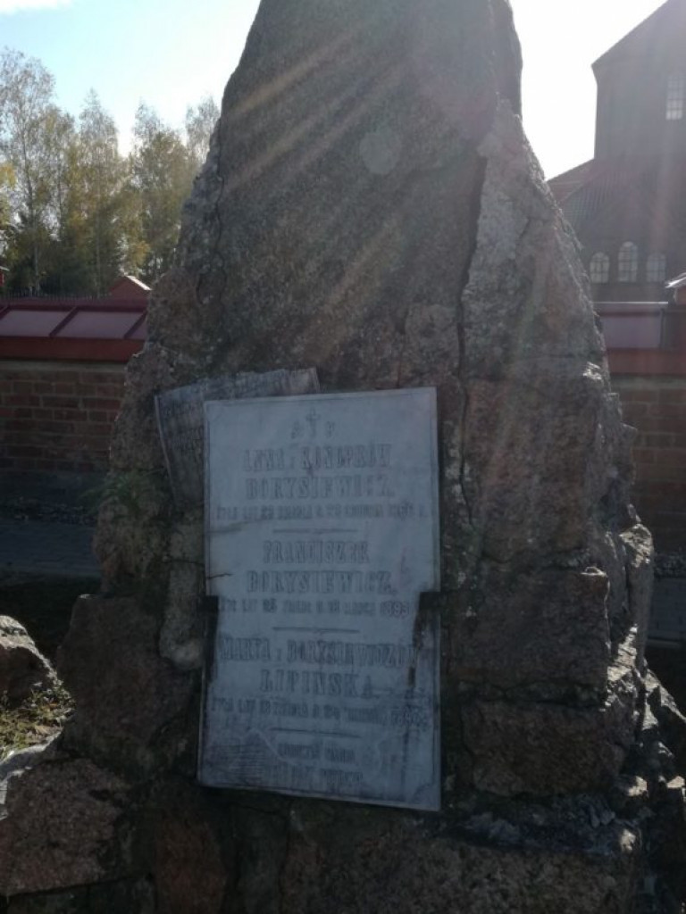 Stare nagrobki na radzyńskim cmentarzu