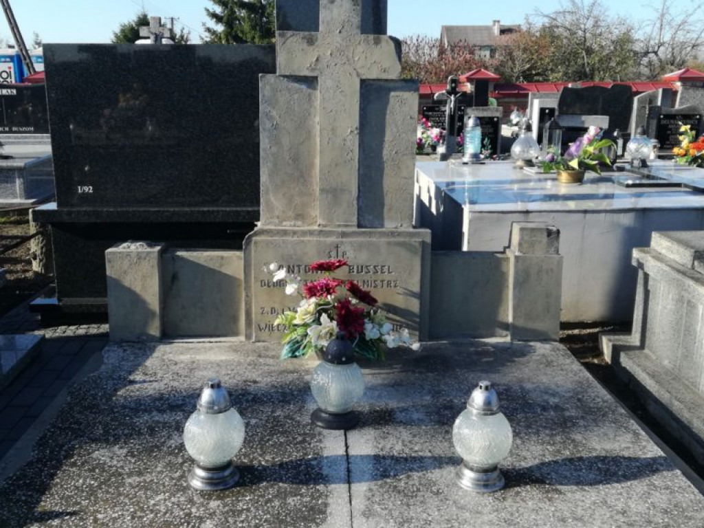 Stare nagrobki na radzyńskim cmentarzu