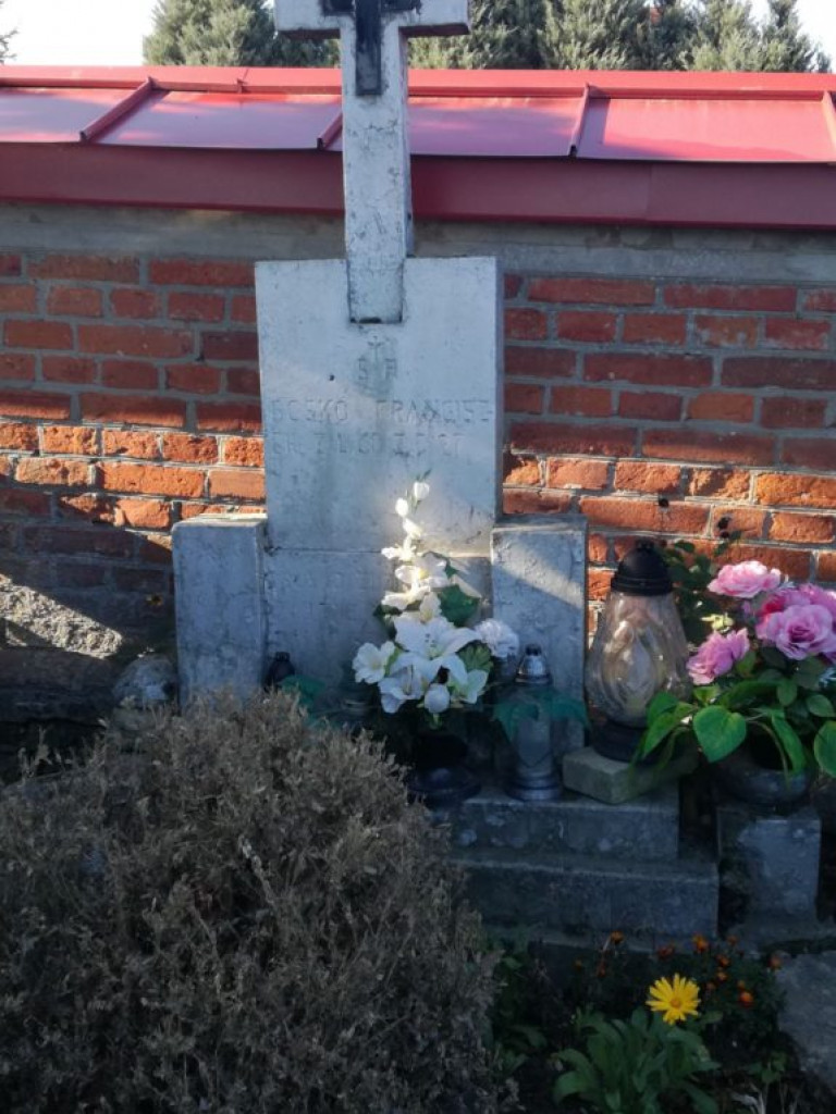 Stare nagrobki na radzyńskim cmentarzu