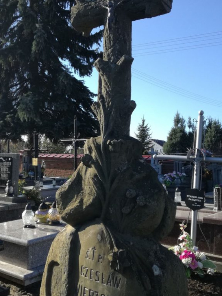 Stare nagrobki na radzyńskim cmentarzu