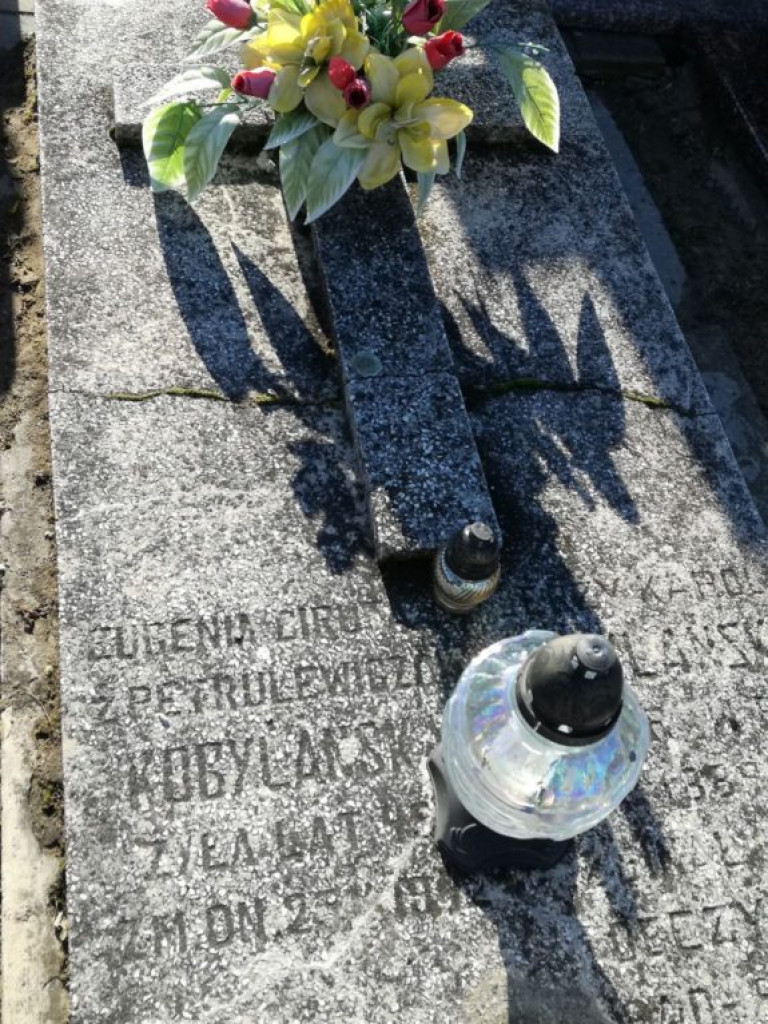 Stare nagrobki na radzyńskim cmentarzu