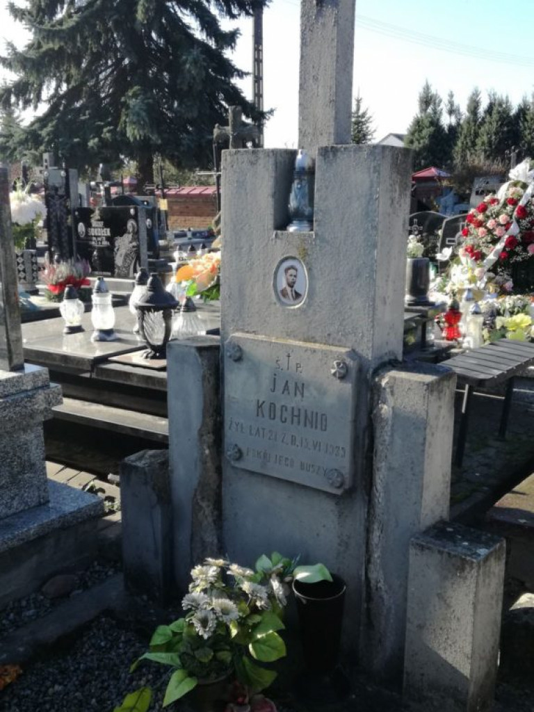Stare nagrobki na radzyńskim cmentarzu