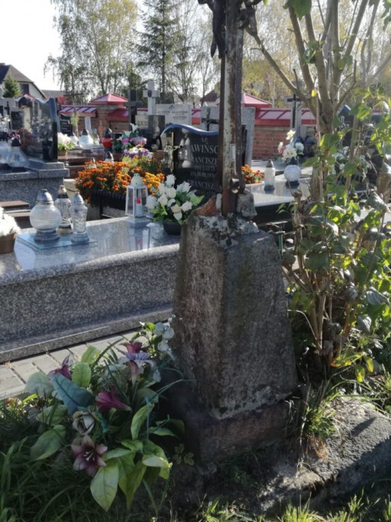 Stare nagrobki na radzyńskim cmentarzu
