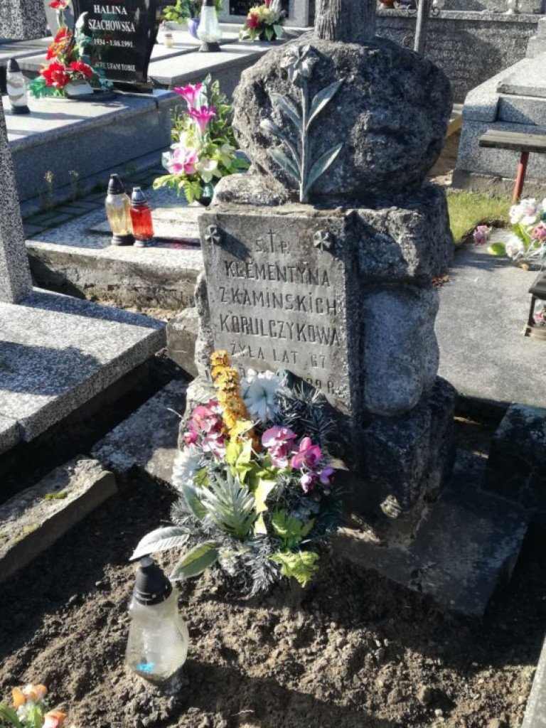Stare nagrobki na radzyńskim cmentarzu