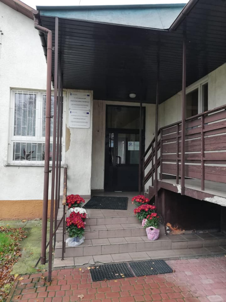 Pomoc gminy Ulan-Majorat dla sprzedających chryzantemy