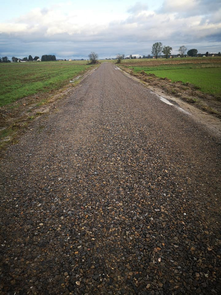 Utwardzanie dróg w Żyłkach i Rozwadowie